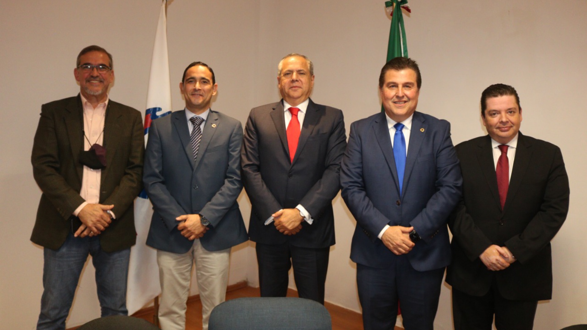 Toma protesta el Alcalde a la nueva directiva de CANACINTRA Los Mochis ...